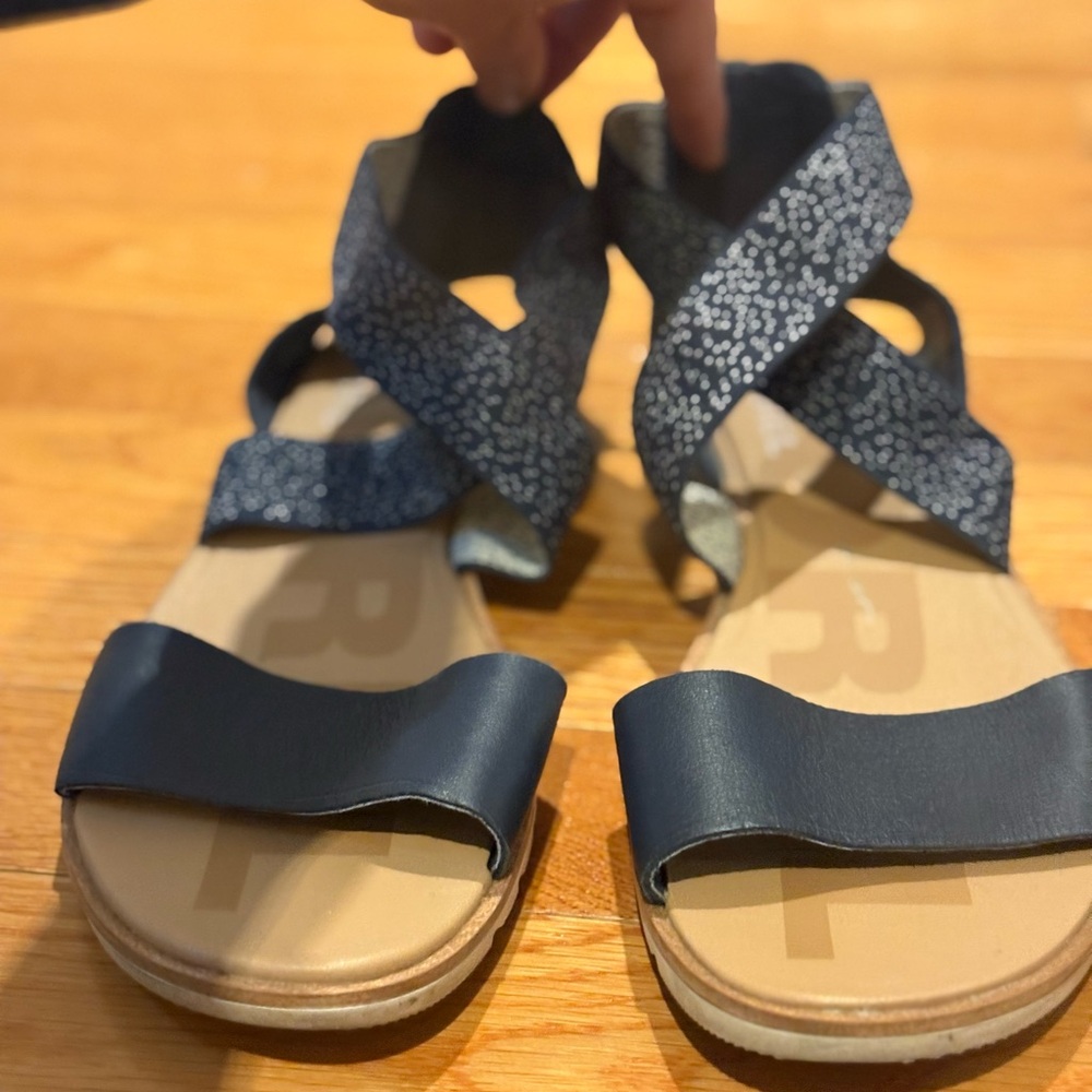 Sorel Ella Women’s Navy Crisscross Strap Sandals - Size 8.5